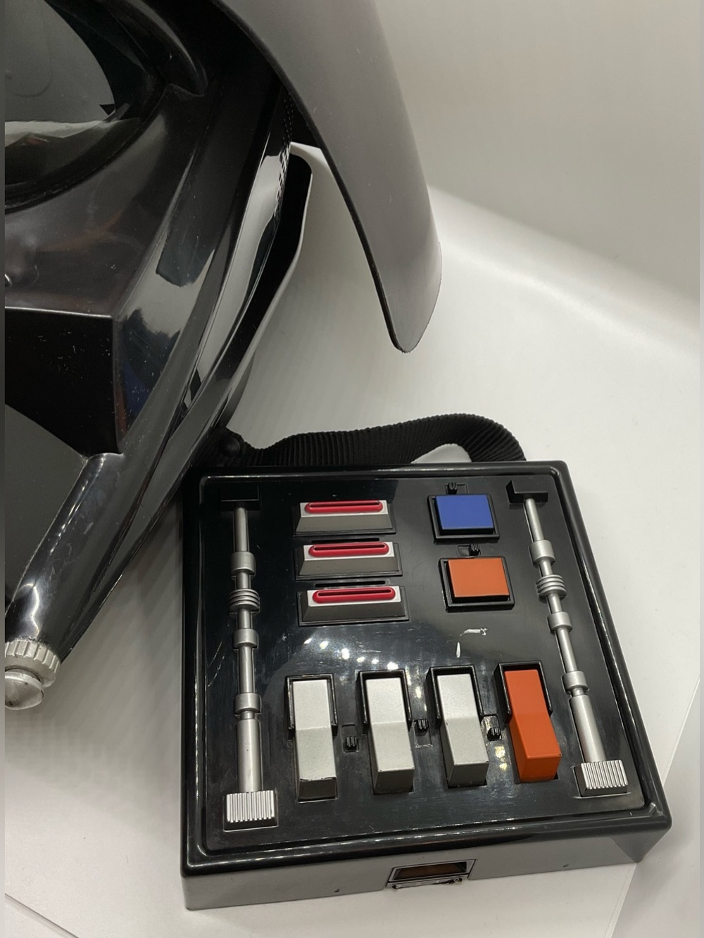 2004 Hasbro Star Wars Darth Vader Helmet Working Control Panel Voice Changer - Picture 3 of 10